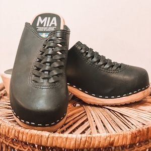 Mia Swedish clogs